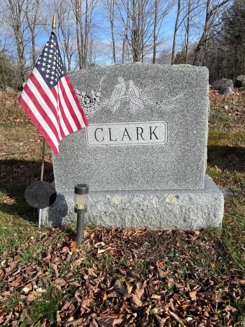Jesse P. Clark Junior's grave. Photo 1