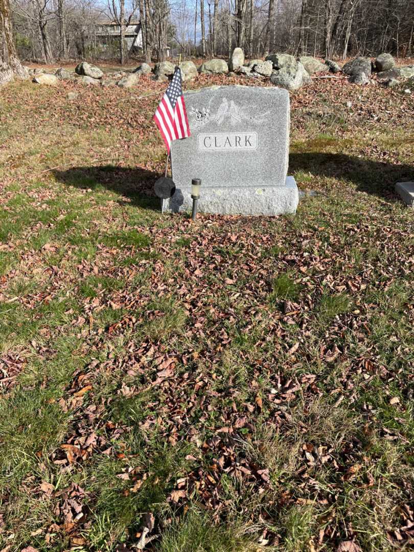 Jesse P. Clark Junior's grave. Photo 5