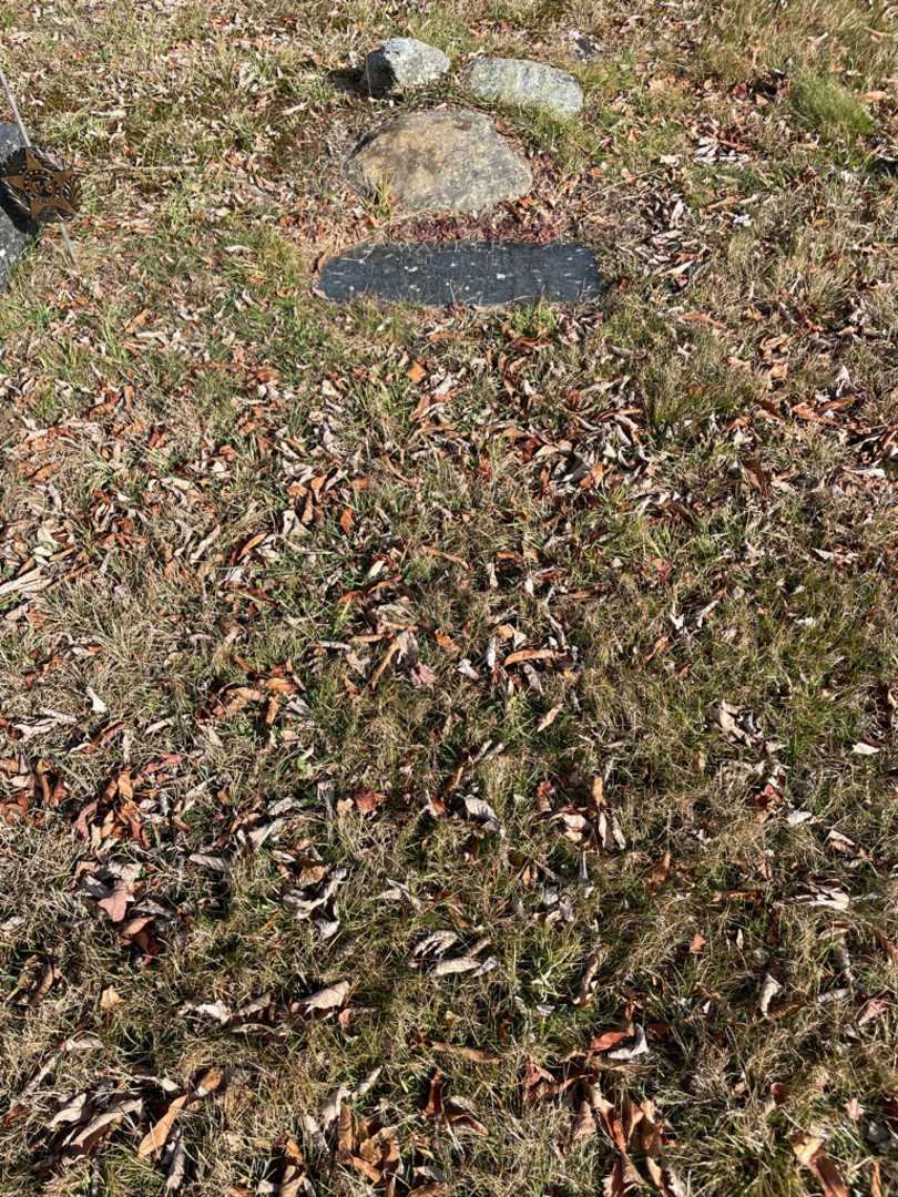 Adelyn M. Walker's grave. Photo 2