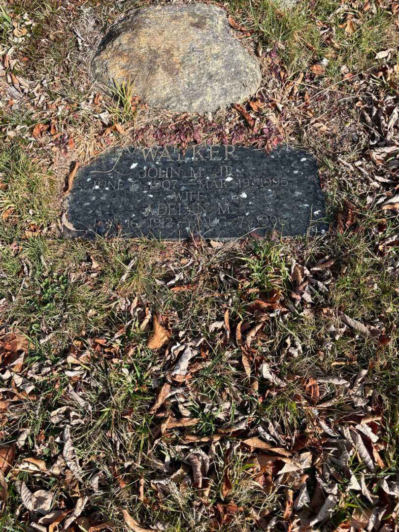 Adelyn M. Walker's grave. Photo 3